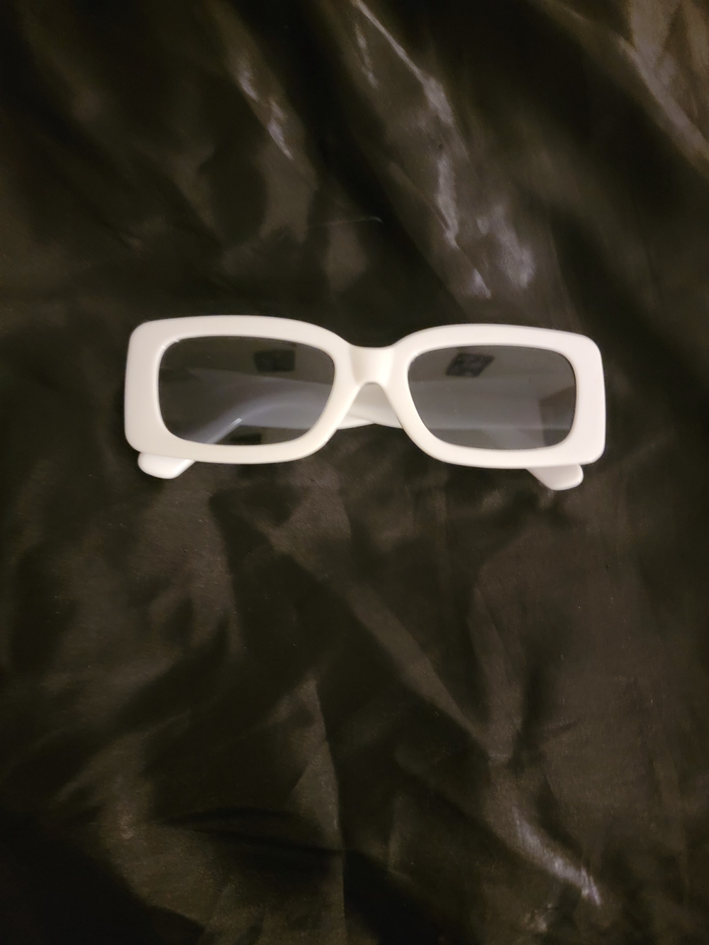 SHEIN White Rectangular Sunglasses with Dark Lenses